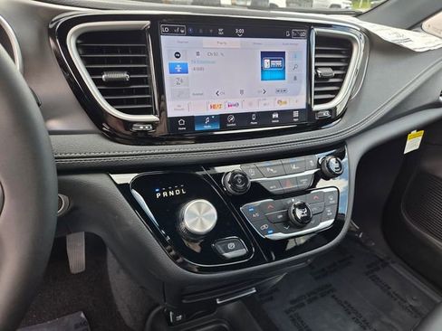 New 2026 Chrysler Pacifica Select image 21