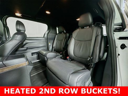 Certified 2025 Toyota Sienna Platinum image 12