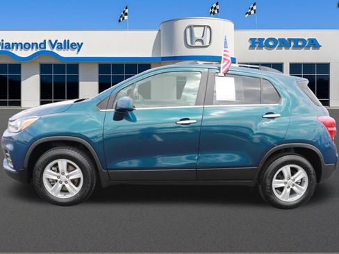 Used 2020 Chevrolet Trax LT w/ Sun & Sound Package AWD/4WD image 9