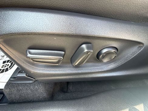 Used 2026 Toyota Corolla Cross XLE AWD/4WD image 15