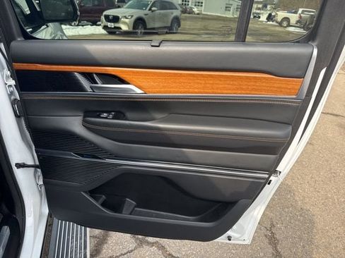 Used 2024 Jeep Grand Wagoneer L Series III AWD/4WD image 16