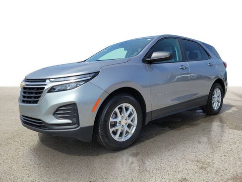 Used 2024 Chevrolet Equinox LS w/ LS Convenience Package image 2