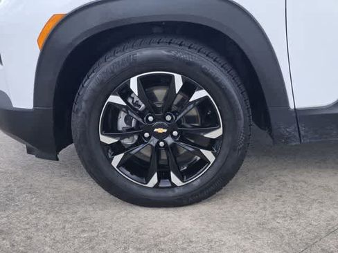Used 2022 Chevrolet TrailBlazer LT w/ Confidence II Package FWD image 7