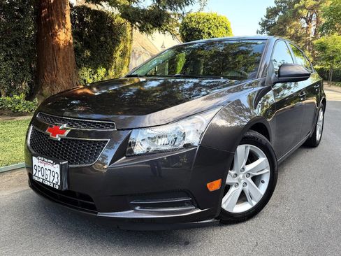 Used 2014 Chevrolet Cruze Diesel w/ Enhanced Safety Package FWD image 2