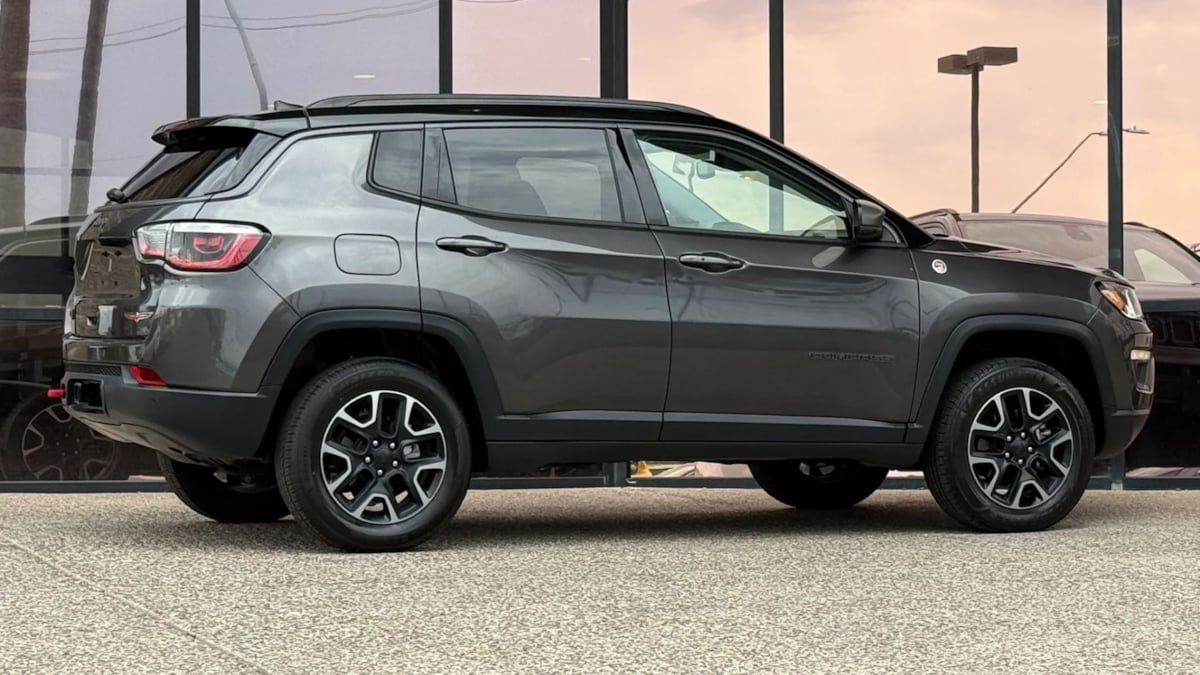 Used 2019 Jeep Compass Trailhawk w/ Leather Interior Group AWD/4WD image 13