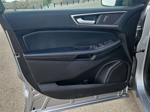 Used 2021 Ford Edge SEL image 18