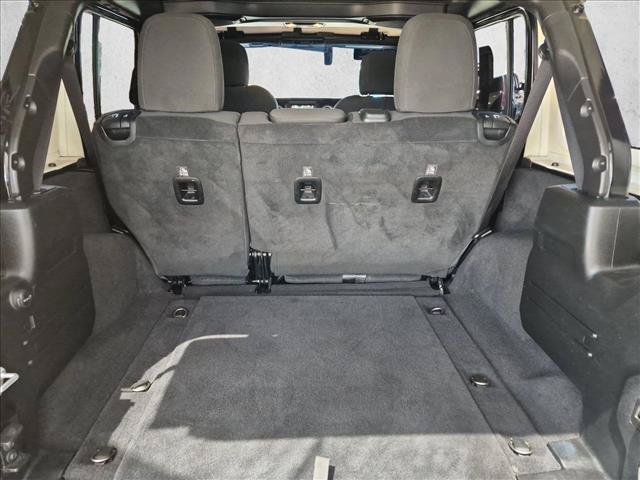 Used 2019 Jeep Wrangler Unlimited Sahara AWD/4WD image 6