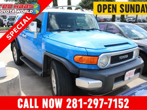 Used 2007 Toyota FJ Cruiser 2WD w/ Upgrade Pkg 2 image 1