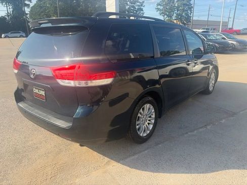 Used 2012 Toyota Sienna XLE FWD image 6