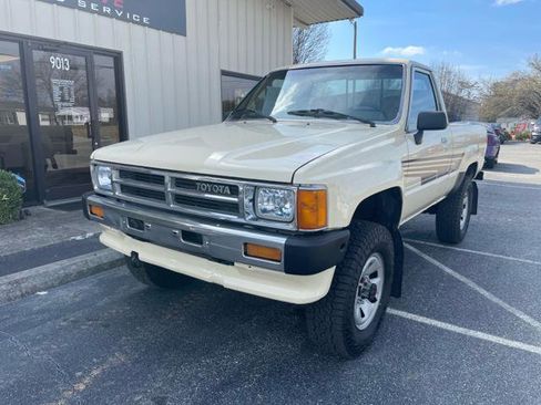 Used 1987 Toyota Pickup 4x4 Regular Cab image 2