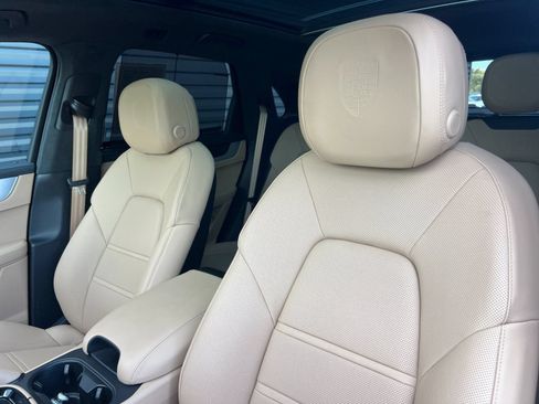 Certified 2026 Porsche Cayenne GTS AWD/4WD image 5