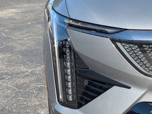 New 2025 Cadillac Optiq Sport 2 w/ LPO, ONYX Package image 10