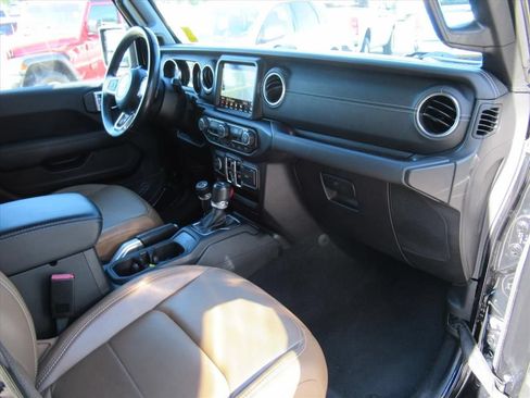 Used 2022 Jeep Wrangler Unlimited Sahara w/ LED Lighting Group AWD/4WD image 11