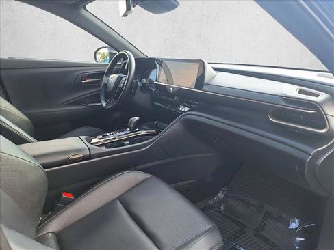 Certified 2025 Toyota Crown Signia image 19