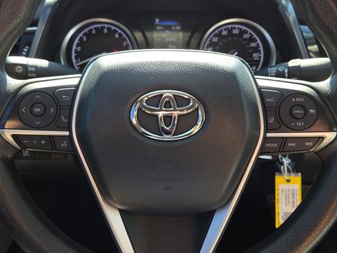 Used 2022 Toyota Camry LE image 29