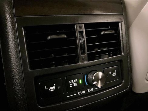 Used 2017 Toyota Avalon Limited w/ All Weather Liner Package image 32