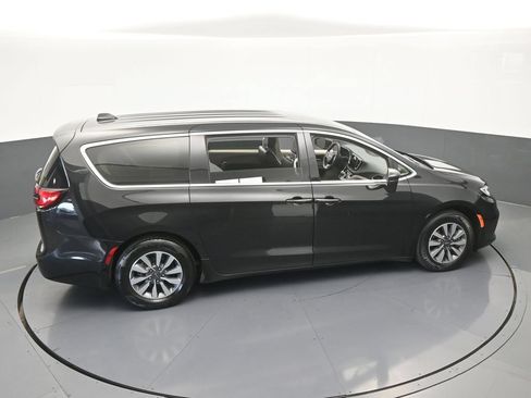 Used 2023 Chrysler Pacifica Touring-L FWD image 52