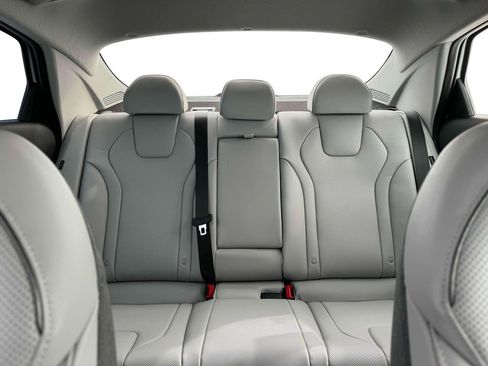 Used 2025 Hyundai Elantra Limited FWD image 17
