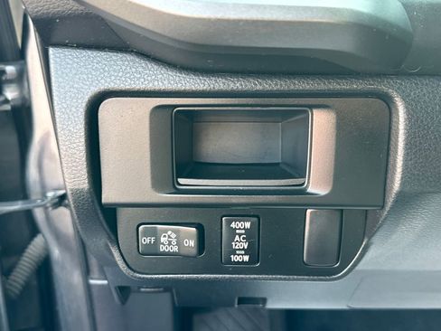 Used 2016 Toyota Tacoma TRD Sport w/ Towing Package image 23