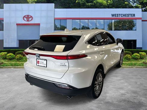 Used 2022 Toyota Venza XLE image 7