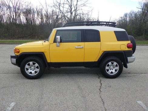 Used 2007 Toyota FJ Cruiser 4WD image 2