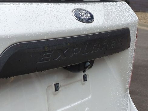 Certified 2022 Ford Explorer XLT w/ Equipment Group 202A image 12