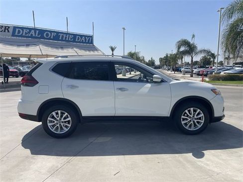 Used 2020 Nissan Rogue SV image 9