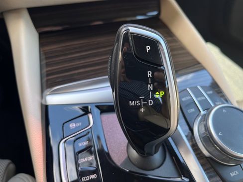 Used 2021 BMW 530i xDrive w/ Convenience Package image 25