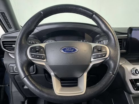 Used 2022 Ford Explorer XLT w/ Equipment Group 202A AWD/4WD image 14
