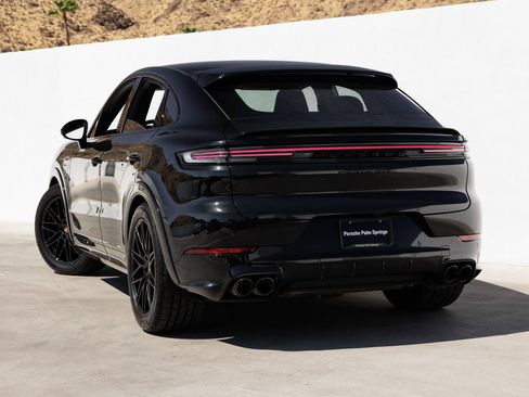Certified 2025 Porsche Cayenne GTS AWD/4WD image 3