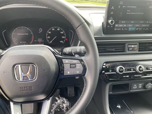 New 2025 Honda Pilot Touring image 9