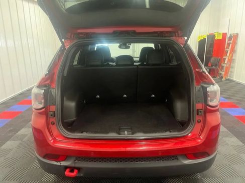 Used 2025 Jeep Compass Trailhawk AWD/4WD image 5