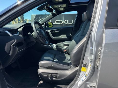 Used 2021 Toyota RAV4 XSE AWD/4WD image 4