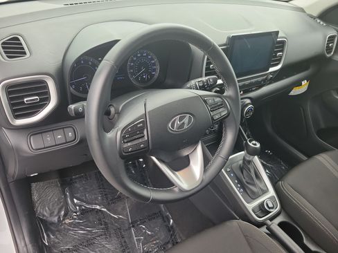 Used 2021 Hyundai Venue SEL FWD image 18