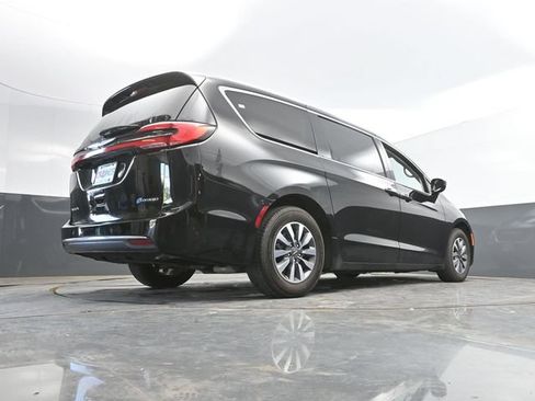 Used 2024 Chrysler Pacifica Limited FWD image 49