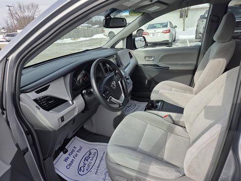 Used 2015 Toyota Sienna LE image 10