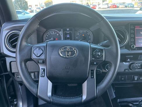 Certified 2022 Toyota Tacoma TRD Off-Road image 9