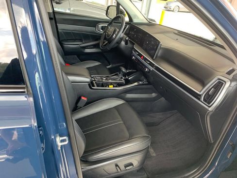 Used 2025 Kia Sorento SX AWD/4WD image 19