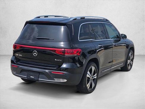 Used 2023 Mercedes-Benz EQB 300 4MATIC image 5