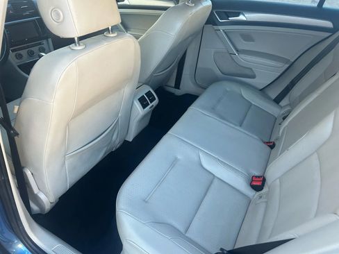 Used 2015 Volkswagen Golf TDI S image 20