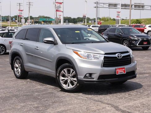 Used 2015 Toyota Highlander XLE AWD/4WD image 2