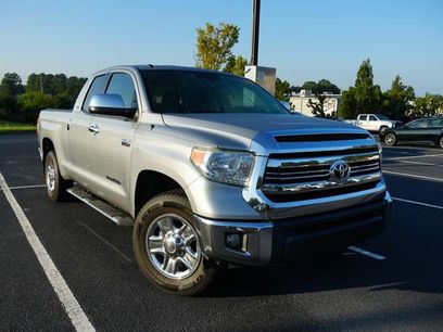 Used 2017 Toyota Tundra SR5 w/ SR5 Upgrade Package