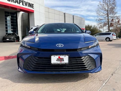 Used 2025 Toyota Camry LE image 4