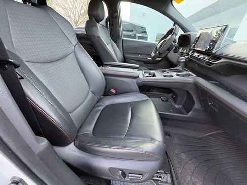 Used 2022 Toyota Sienna XSE image 5