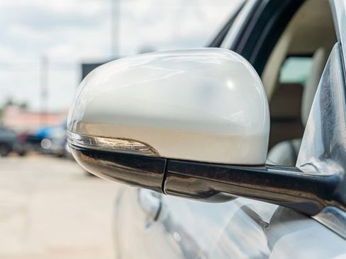 Used 2012 Jaguar XF Portfolio image 12