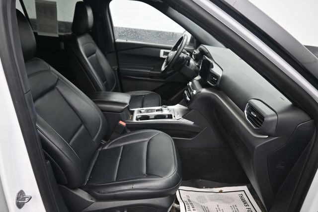 Used 2020 Ford Explorer XLT w/ Equipment Group 202A AWD/4WD image 8