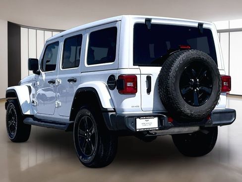 Used 2022 Jeep Wrangler Unlimited Sahara AWD/4WD image 12