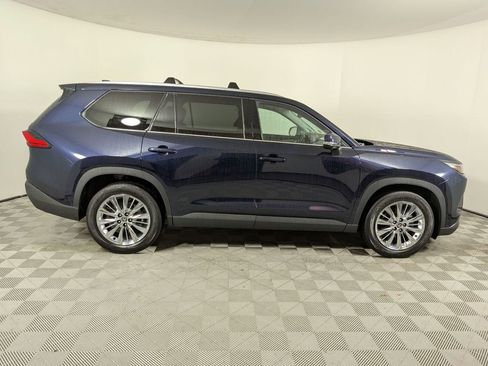 Used 2024 Toyota Grand Highlander AWD image 2
