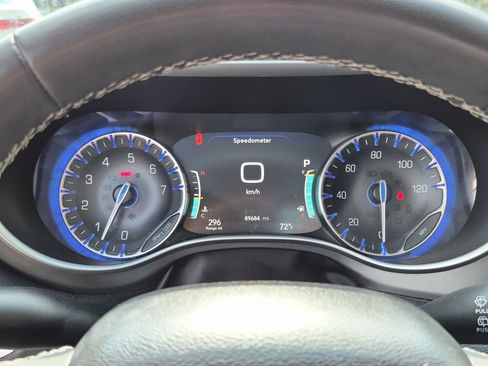 Used 2022 Chrysler Pacifica Touring-L FWD image 26