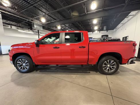 Used 2022 Chevrolet Silverado 1500 LT AWD/4WD image 6
